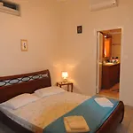 Apartman George Mirtiész