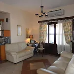 George Apartman Mirtiész