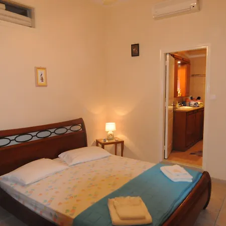 Apartament George Myrties