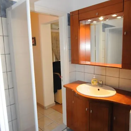 George Apartment